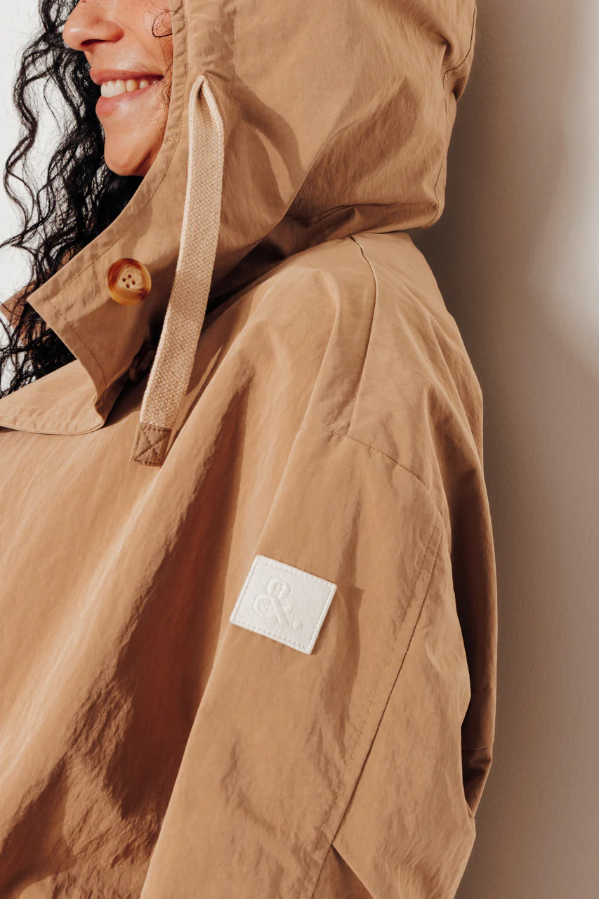 CORNUS - Parka décontractée à capuche déperlante camel - Image 7